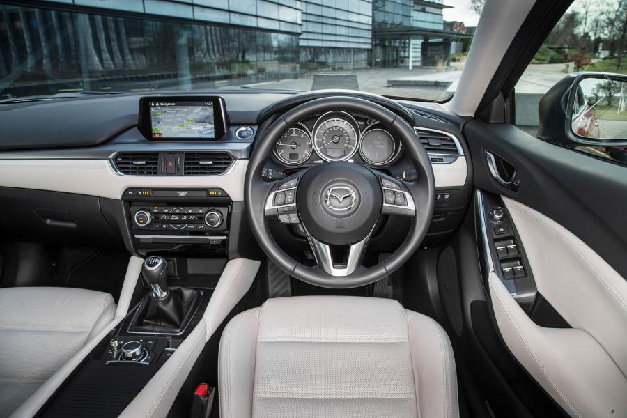 Торпедо Mazda6 Sedan 2015 года  (UK) (фото 8 из 46)